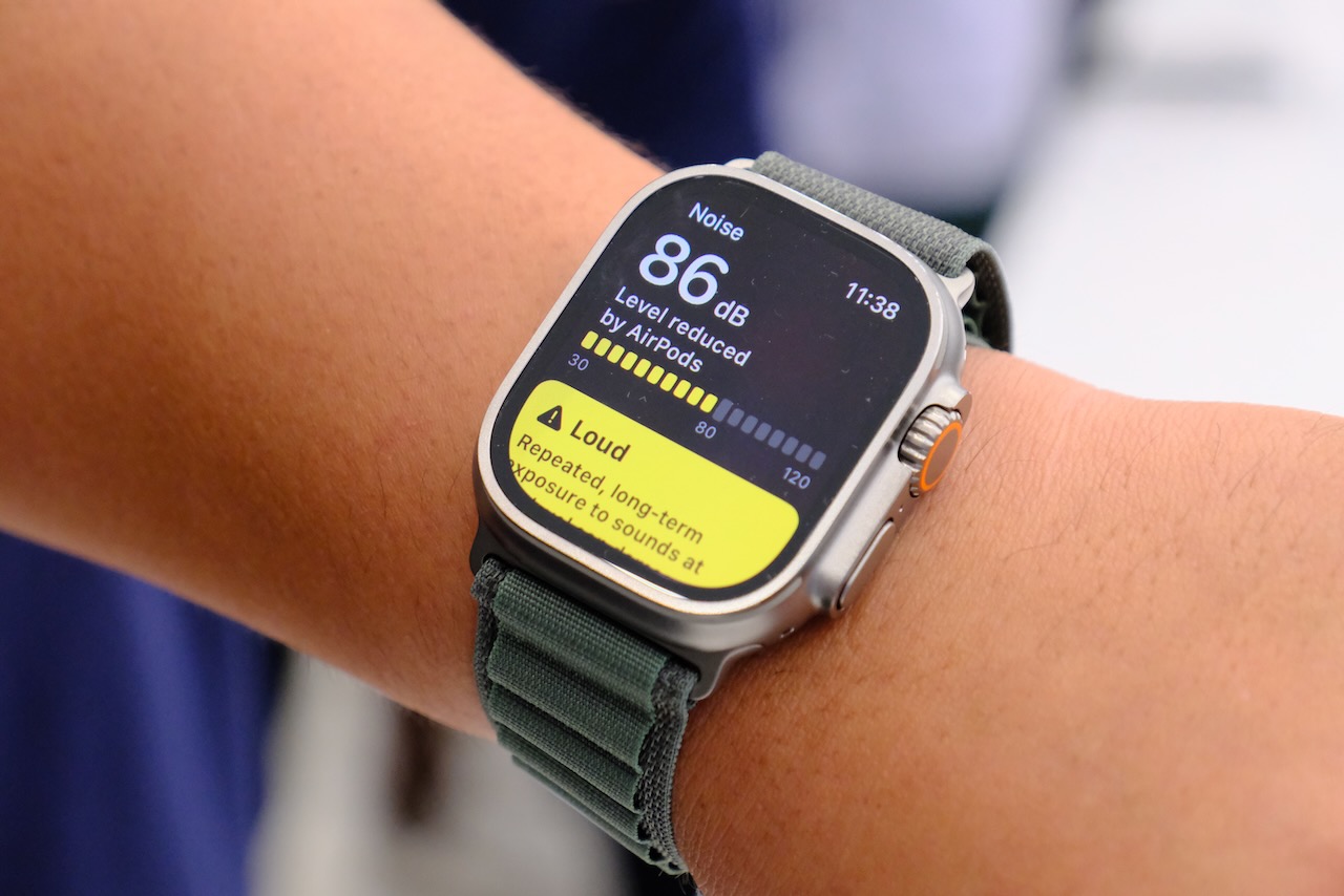 新製品Apple Watch Ultraを装着してみた！松村太郎のフォトリポート