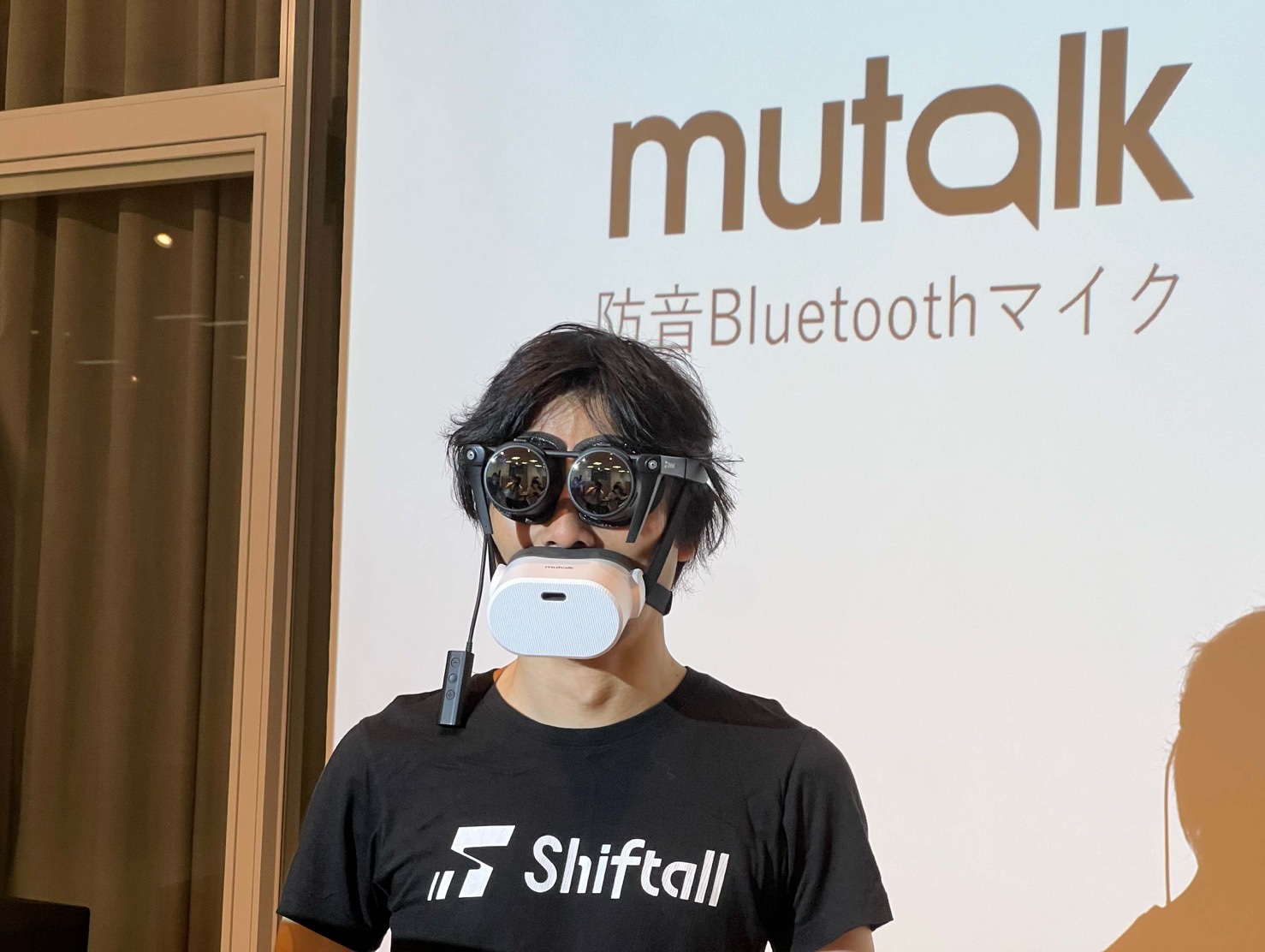オンライン会議の声がうるさい!を解消する防音Bluetoothマイク