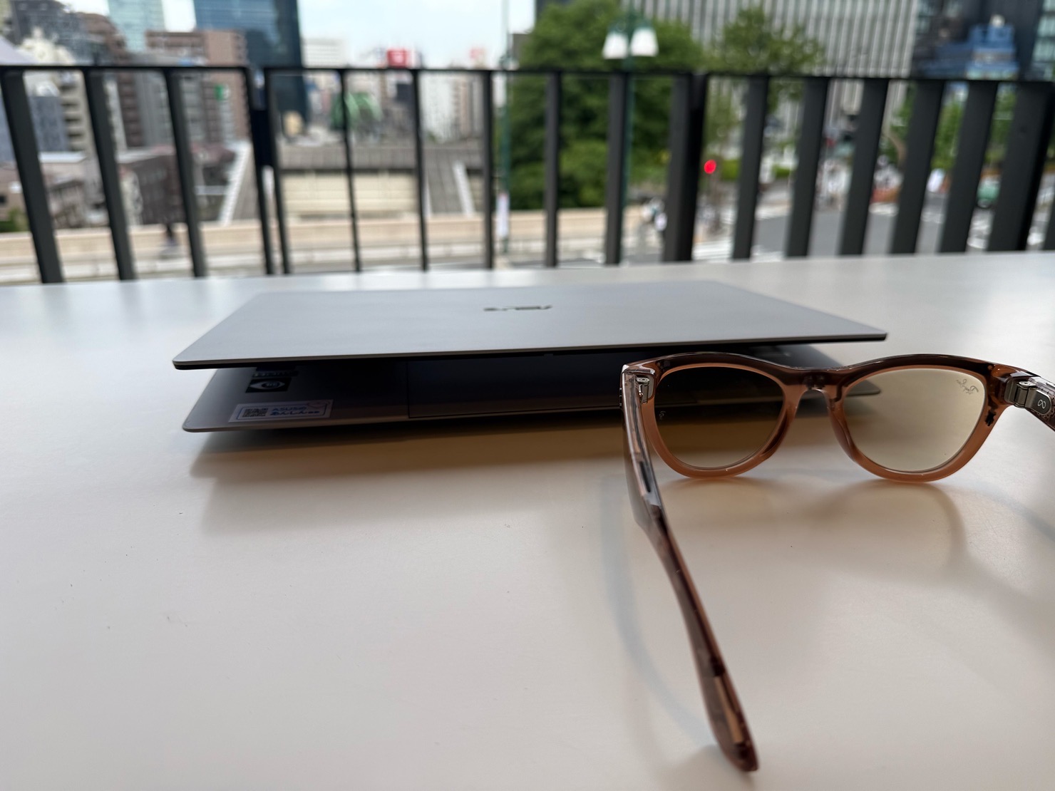 Asusbook 01